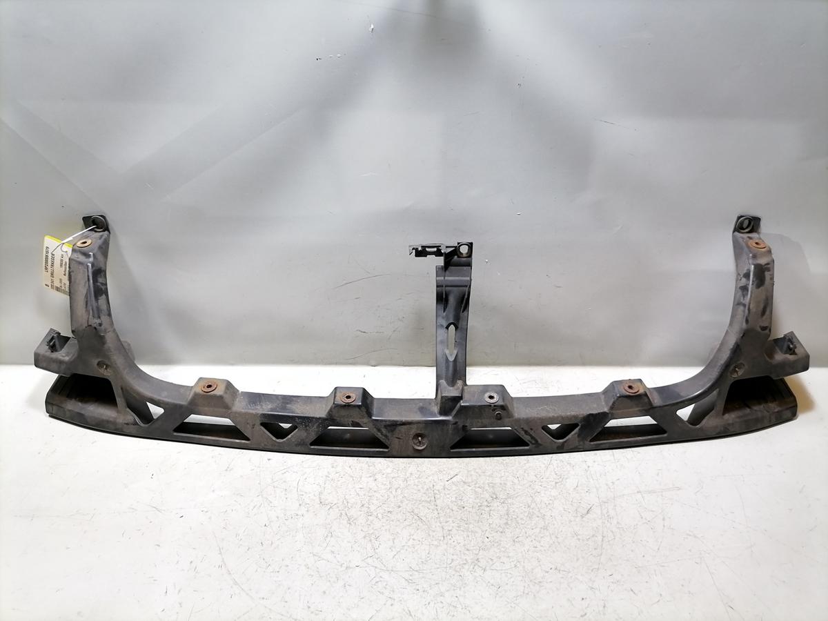 VW Passat 3BG original Grilltr&auml;ger Plastik Verst&auml;rkung St&uuml;tzteil Sto&szlig;f&auml;nger vorn oben Bj.2005